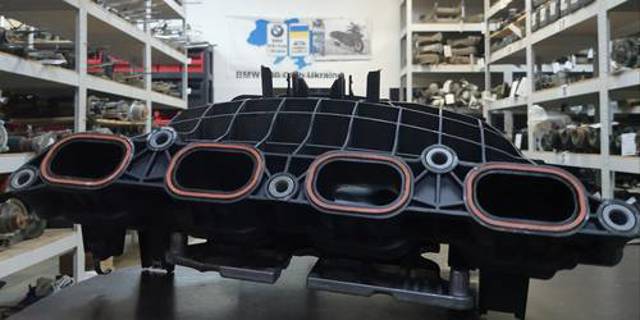 Впускной коллектор 11617588126 BMW