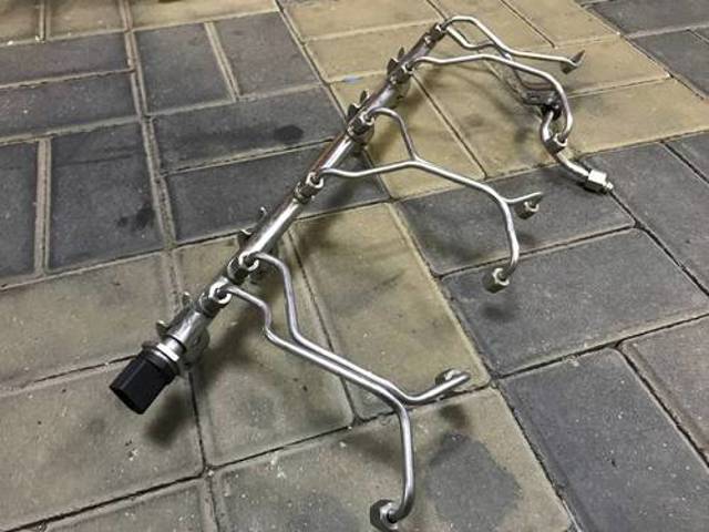 Топливная рампа 13537576779 BMW