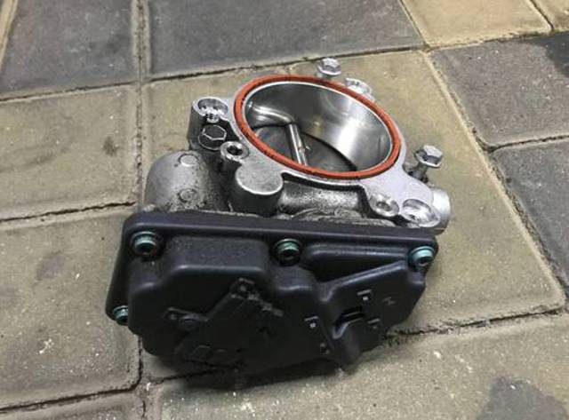 Блок дроссельной заслонки 13548601651 BMW