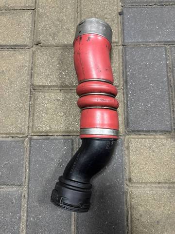 Патрубок интеркуллера 13717583728 BMW