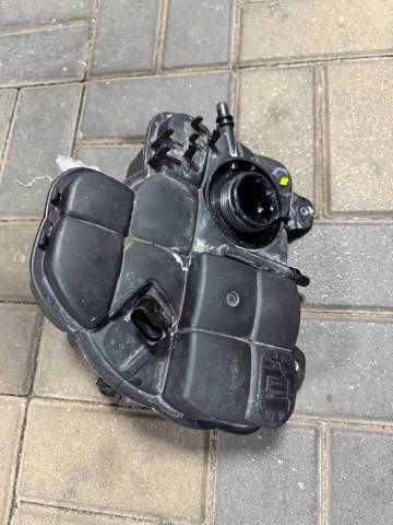 Водяной бачок системы охлаждения 17137889450 BMW