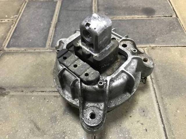Подушка двигателя 22116859846 BMW