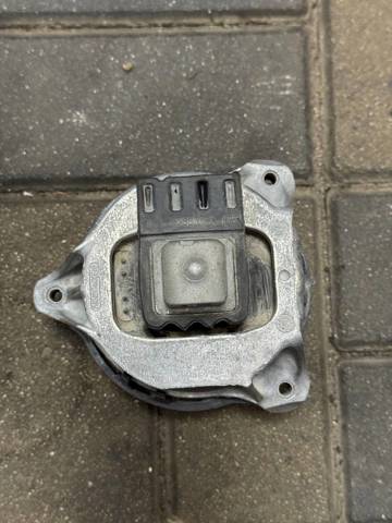 Правая опора ДВС 22116860472 BMW