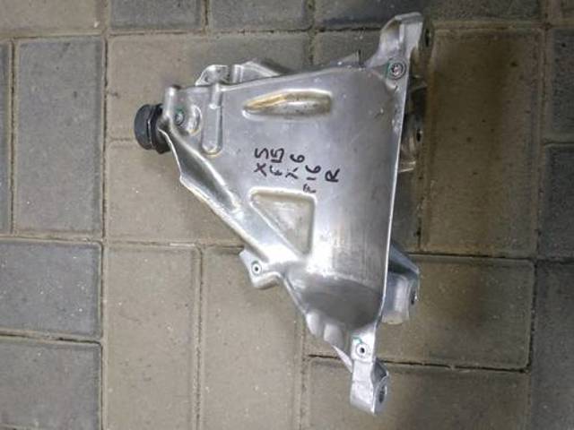 Кронштейн подушки (опоры) двигателя, правой 22116882032 BMW