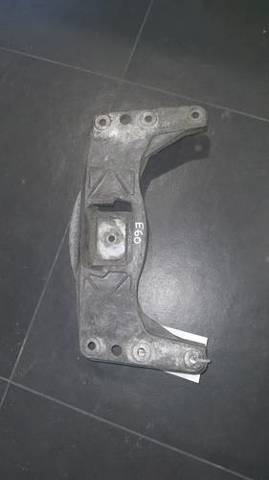 Балка крепления коробки передач 22316761106 BMW