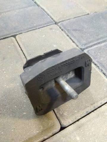 Опора КПП 22316773825 BMW