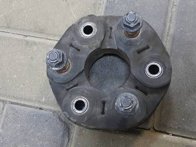 Карданный шарнир 26117546426 BMW