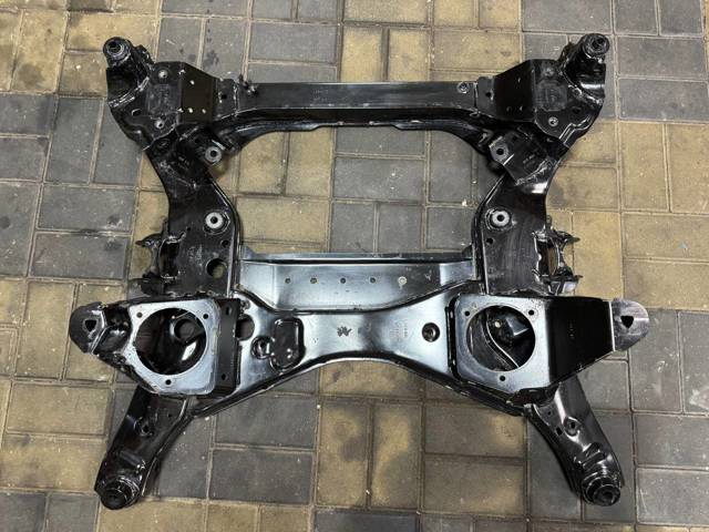 Передняя балка 31106891262 BMW