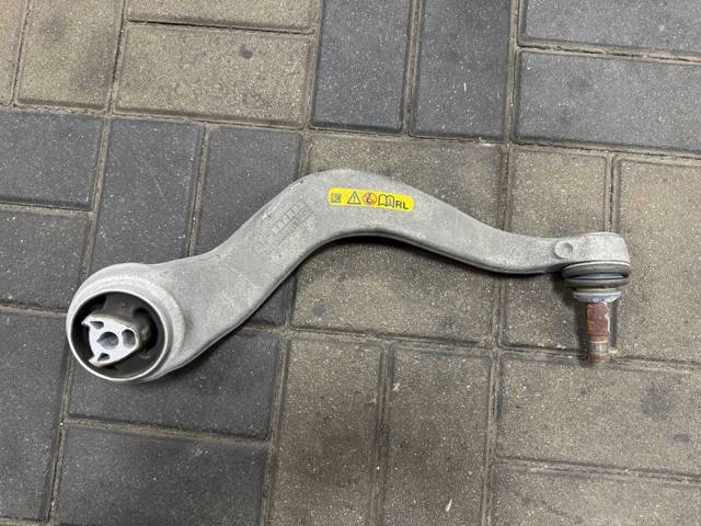 Левый рычаг передней нижней подвески 31108833031 BMW