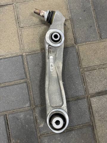 Нижний правый рычаг передней подвески 31108837712 BMW