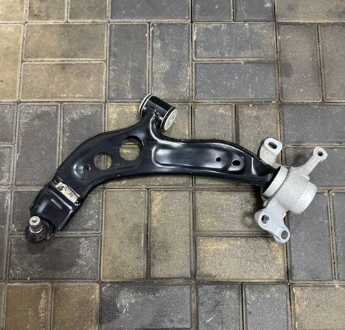 Рычаг передней подвески нижний левый 31126879841 BMW
