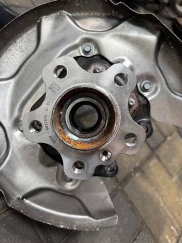 Задняя шпиндель 31208882498 BMW