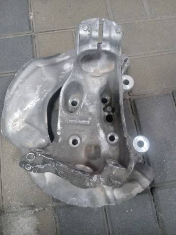 Цапфа поворотная правая 31216792286 BMW