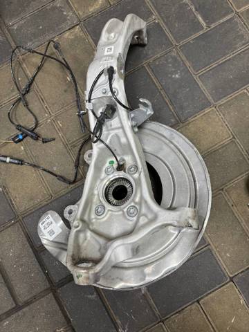 Кулак поворотный передний левый 31216876655 BMW