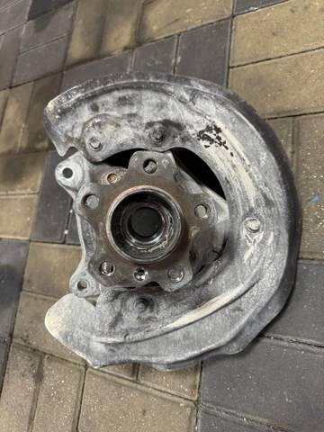 31216882598 BMW Цапфа (поворотный кулак) передний правый купить в Черновцы