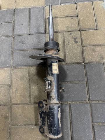 Передний правый амортизатор 31316764602 BMW
