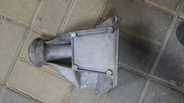 Опора подвесного подшипника передней полуоси 31537503119 BMW