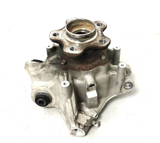 Кулак поворотный левый 33306876651 BMW