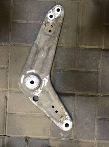 BMW 33306885675 Кронштейн задней балки в наличии Киев