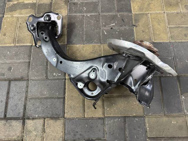 Кулак поворотный левый 33306894209 BMW