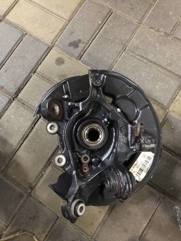 Цапфа (поворотный кулак) задний правый 33326792524 BMW