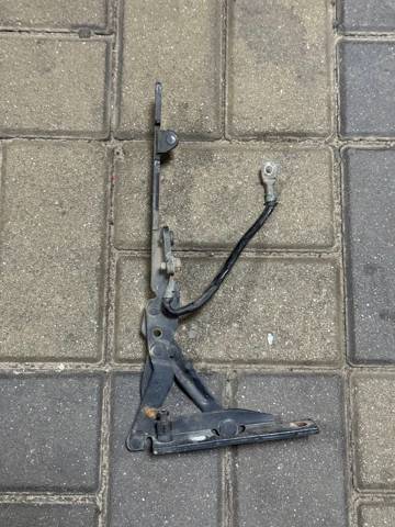 Завеса капота правая 41618203276 BMW