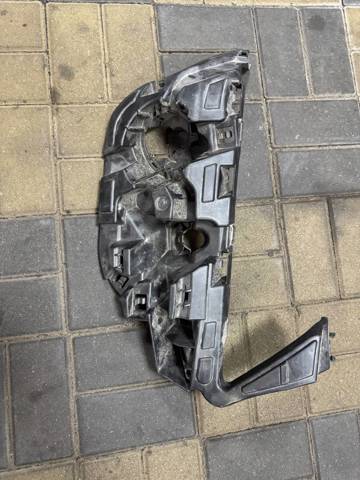 Правое крепление переднего бампера 51117212956 BMW