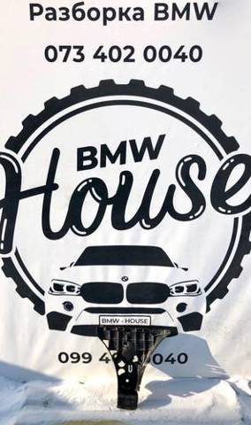 Кронштейн бампера заднего, внешний правый 51127033716 BMW