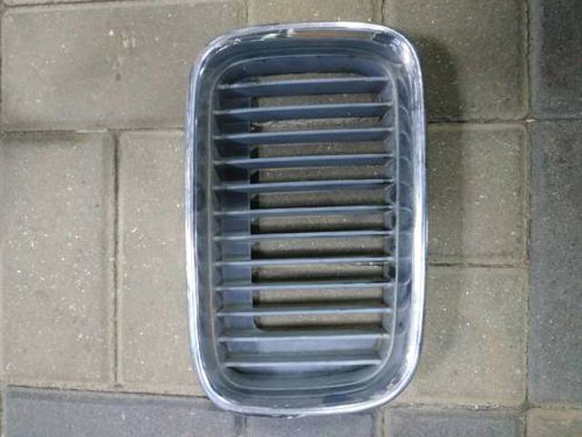 Решетка радиатора правая 51138195152 BMW