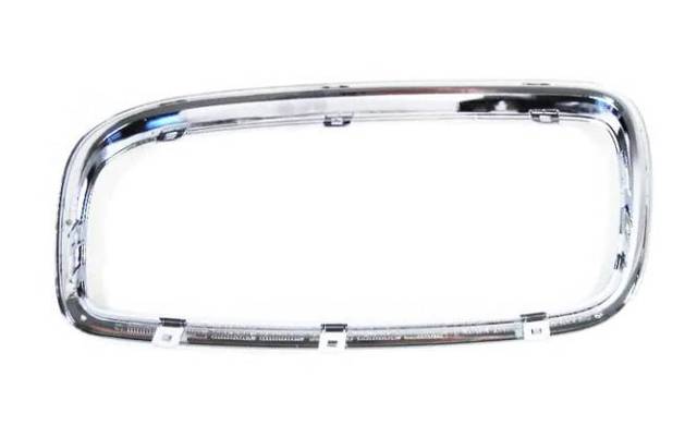 Решетка радиатора правая 51138223220 BMW