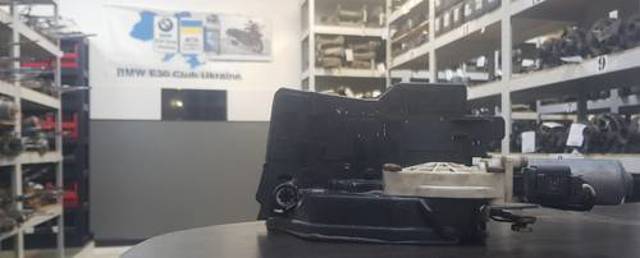 Дверной замок передний правый 51217202126 BMW