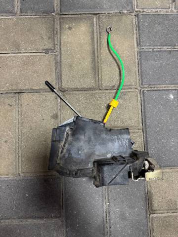 Дверной замок передний правый Бмв 5