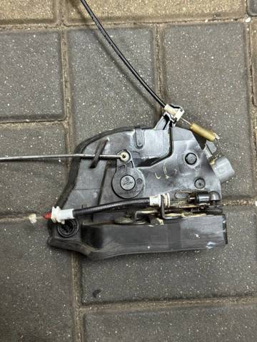 Внутренний дверной замок 51218402538 BMW