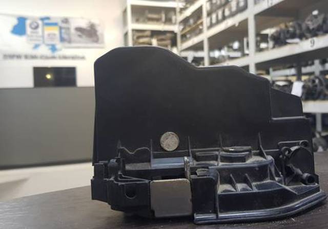 Замок задней двери, левой 51227202147 BMW