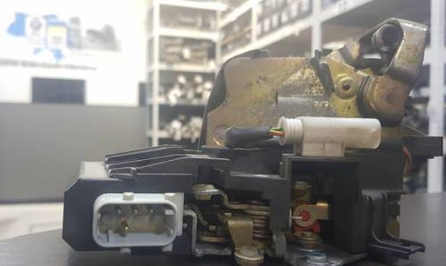 Замок двери задней левой BMW 5