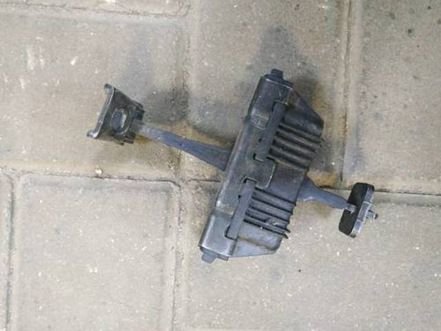 Ограничитель открывания задней двери 51228402561 BMW