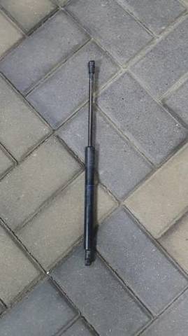 Стойка капота 51237129190 BMW