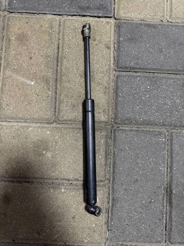 Амортизатор задней двери 51248171480 BMW