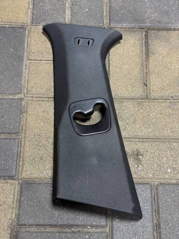 Обшивка стойки кузова внутренняя, средняя левая 51438050325 BMW