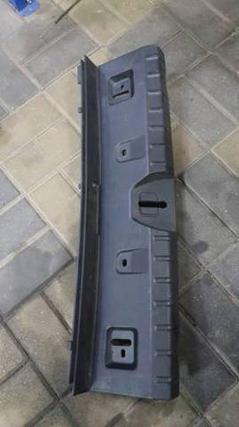Накладка задней панели багажника 51477351650 BMW