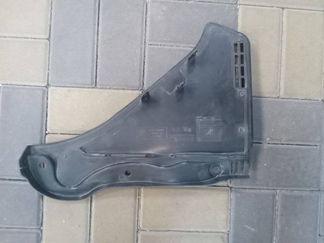 Решетка стеклоочистителей, левая 51717216977 BMW