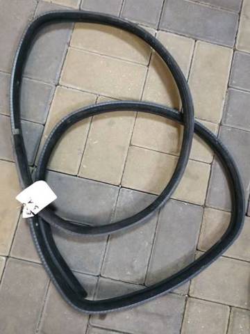 Уплотнитель двери задней, (на кузове) 51728194684 BMW