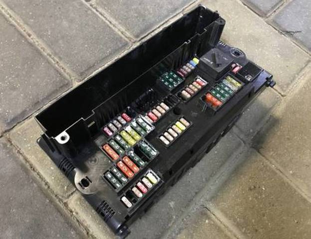 Монтажный блок предохранителей 61149234421 BMW