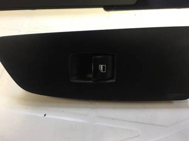 Кнопка подъемника переднего правого стекла 61316935534 BMW