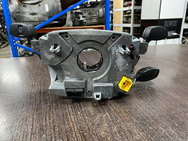 61319136898 BMW Переключатель подрулевой, центральная часть купить в Павлоград