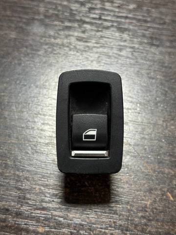 Кнопка включения мотора стеклоподъемника задняя 61319361936 BMW