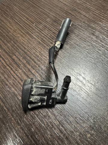 Сопло омывателя лобового стекла 61667110851 BMW