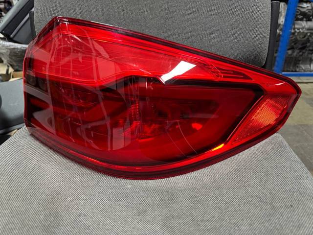 Задний правый внешний фонарь 63217376470 BMW
