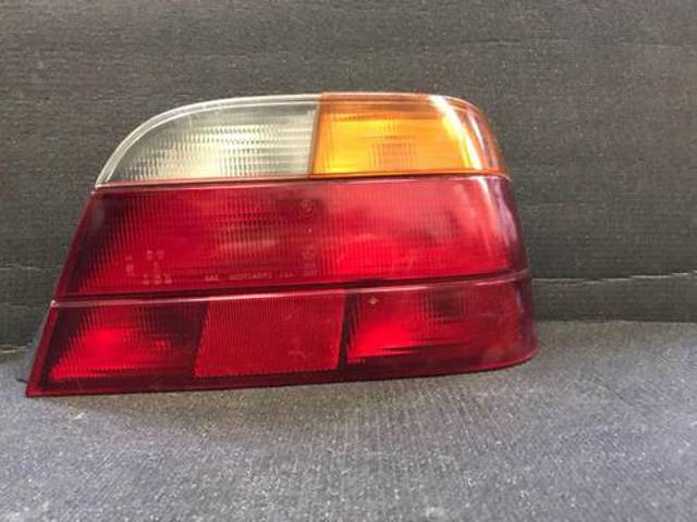 Фонарь задний правый 63218360080 BMW