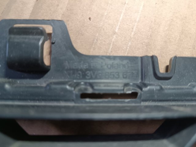Решетка бампера переднего центральная 3V08536779B9 VAG